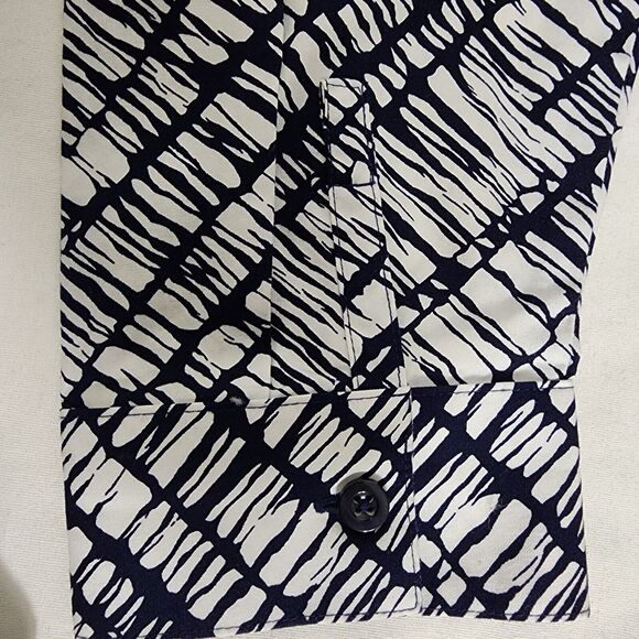 Chico's Womens Top Size 2 Large Wrinkle Resistant Button Long Sleeve 100% Cotton - Picture 8 of 12